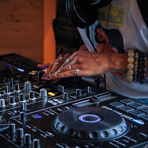 132 - DJ Yujay - Albatraoz EDM Mashup 5A - 精选电音、Bounce